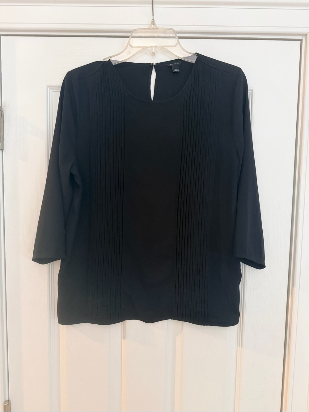 Ladies Size Medium "Ann Taylor" Black Pintuck Front Long Sleeve Blouse GUC